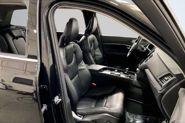 Used 2020 Volvo XC90 T8 Momentum w/ Protection Package Premier AWD/4WD image 9