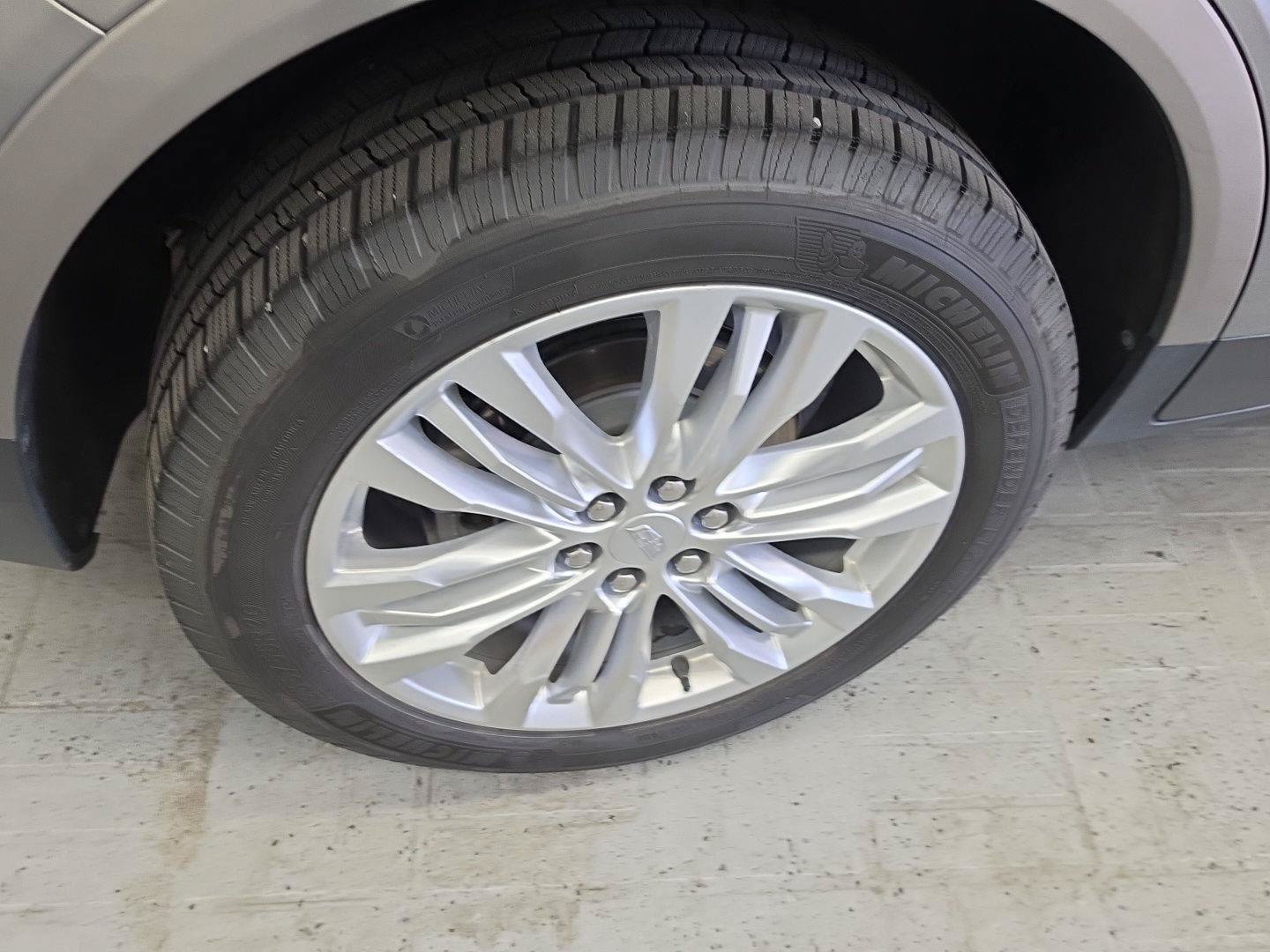 Used 2018 Cadillac XT5 Premium Luxury AWD/4WD image 22