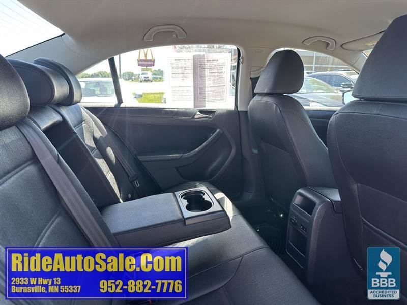 Used 2011 Volkswagen Jetta SE FWD image 16