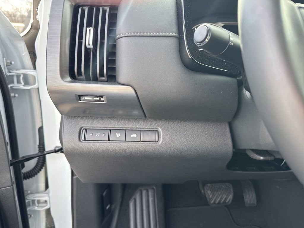 Used 2025 Nissan Pathfinder SL w/ Cargo Package image 27