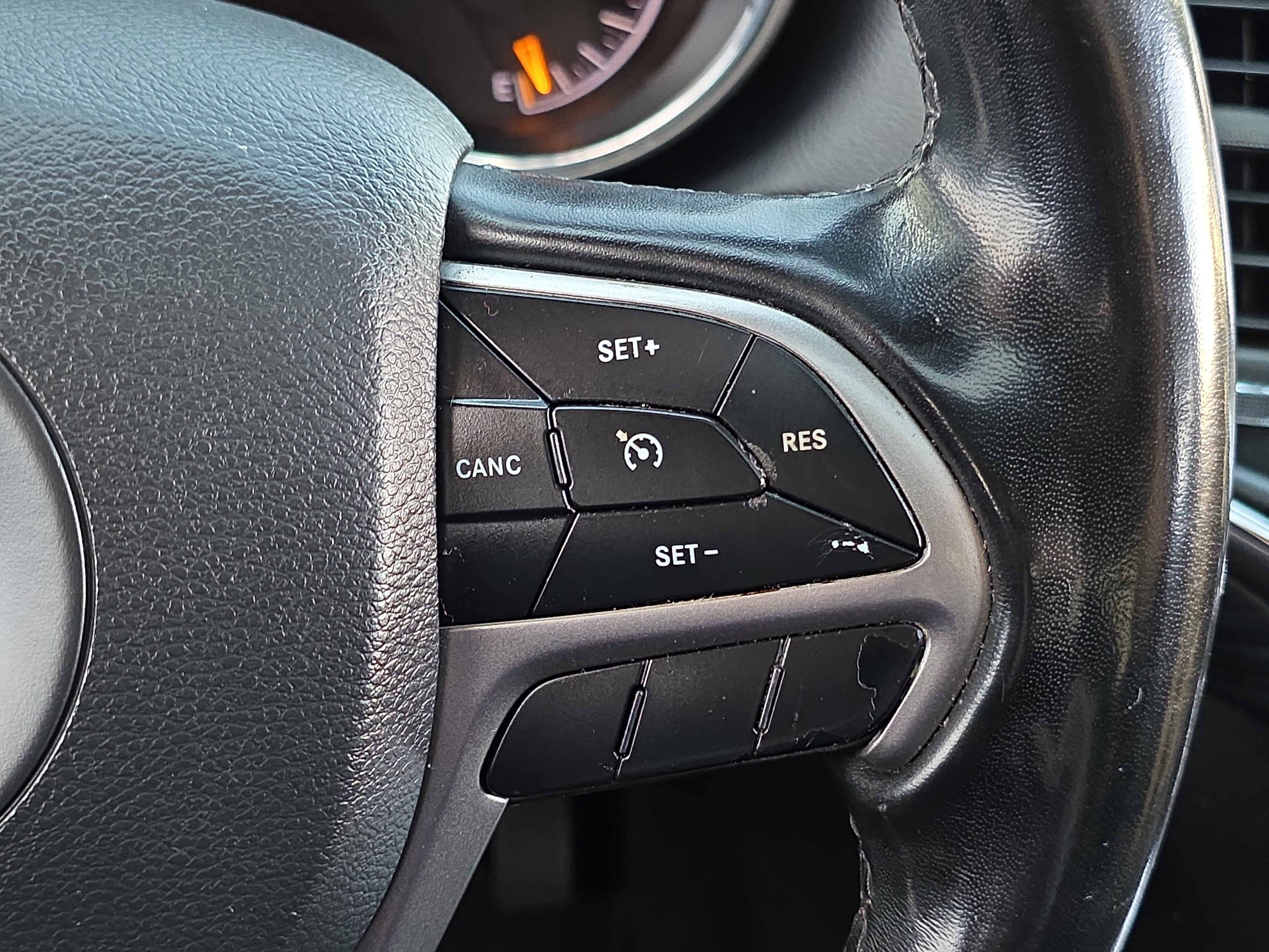 Used 2021 Jeep Grand Cherokee Laredo RWD image 14