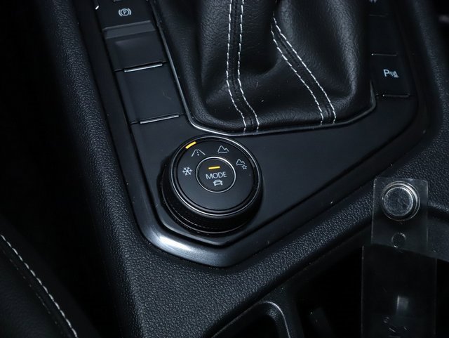 Used 2024 Volkswagen Tiguan SE R-Line image 29