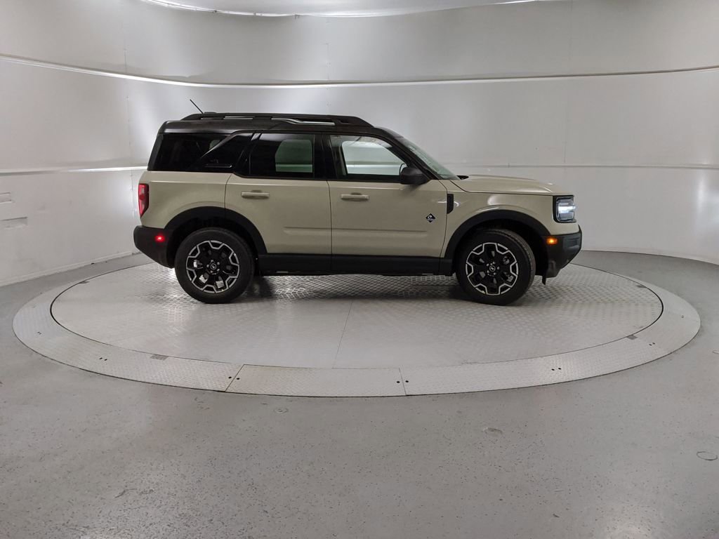 New 2025 Ford Bronco Sport Outer Banks image 2