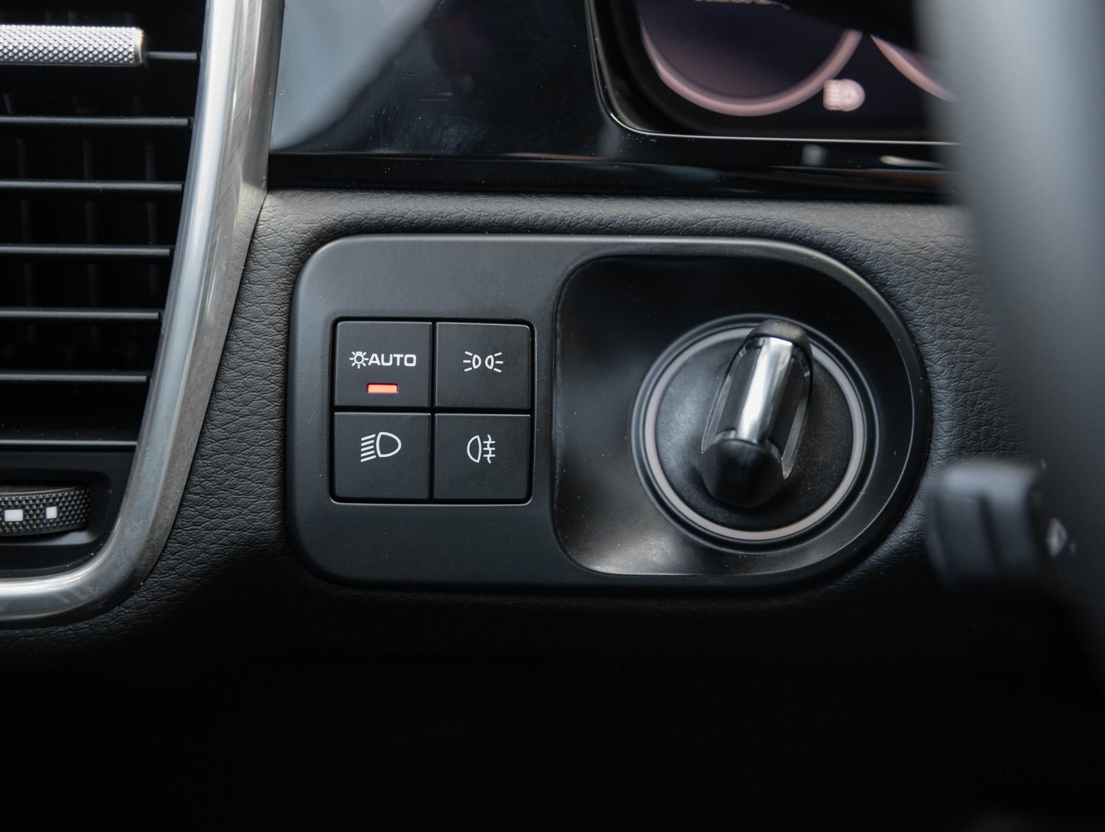 Used 2022 Porsche Cayenne Platinum Edition image 17