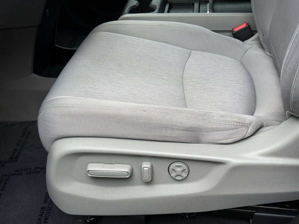 Used 2018 Honda Odyssey EX image 18