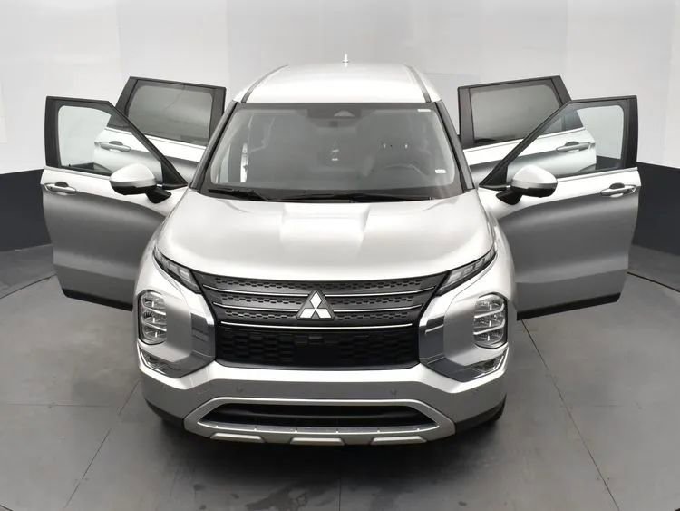 Used 2024 Mitsubishi Outlander FWD image 10