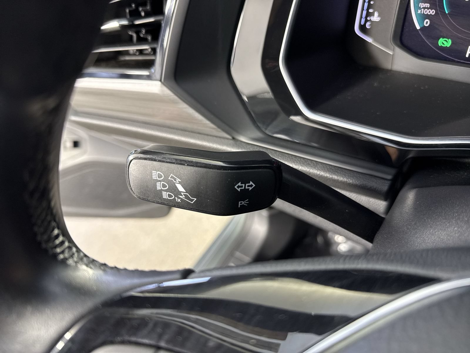Used 2019 Volkswagen Jetta SEL FWD image 14
