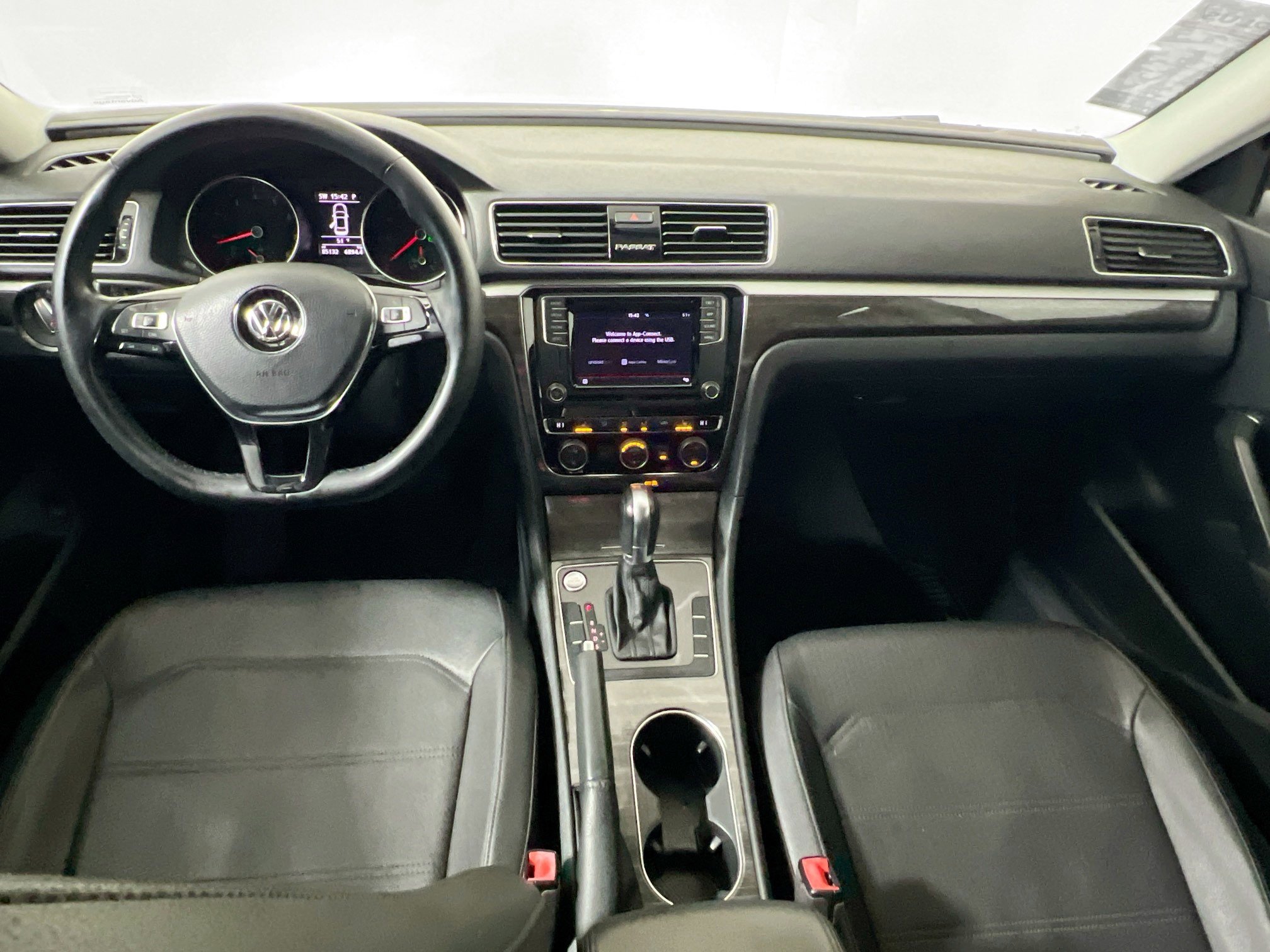 Used 2018 Volkswagen Passat 2.0T SE image 30