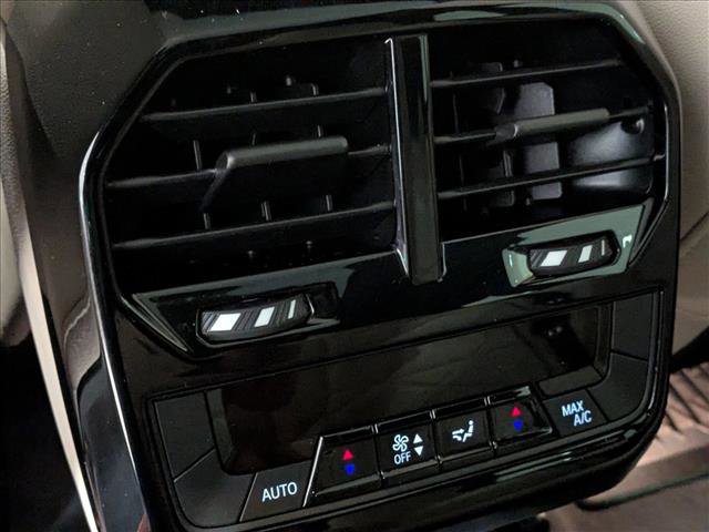 Used 2025 BMW iX xDrive50 AWD/4WD image 18
