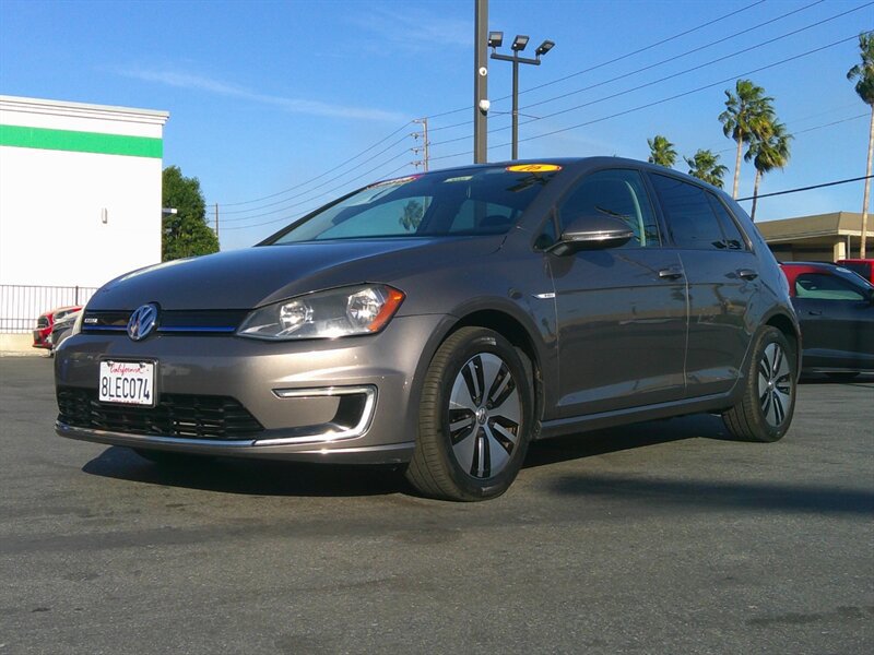 Used 2016 Volkswagen e-Golf SE w/ DC Fast Charging Package FWD image 2