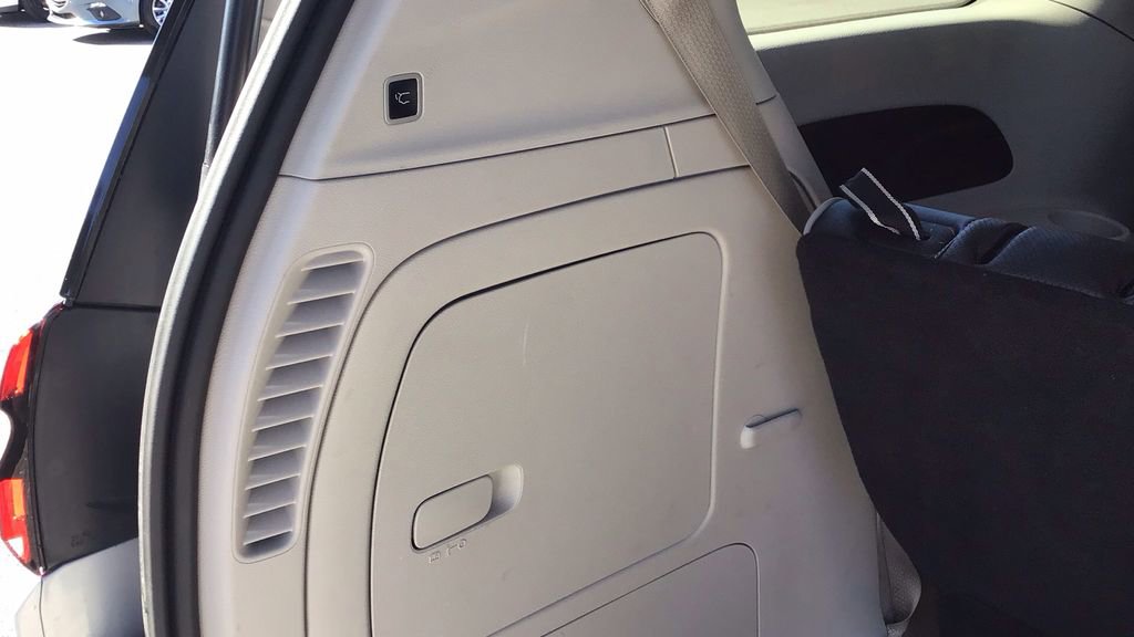 Used 2023 Chrysler Pacifica Limited image 10