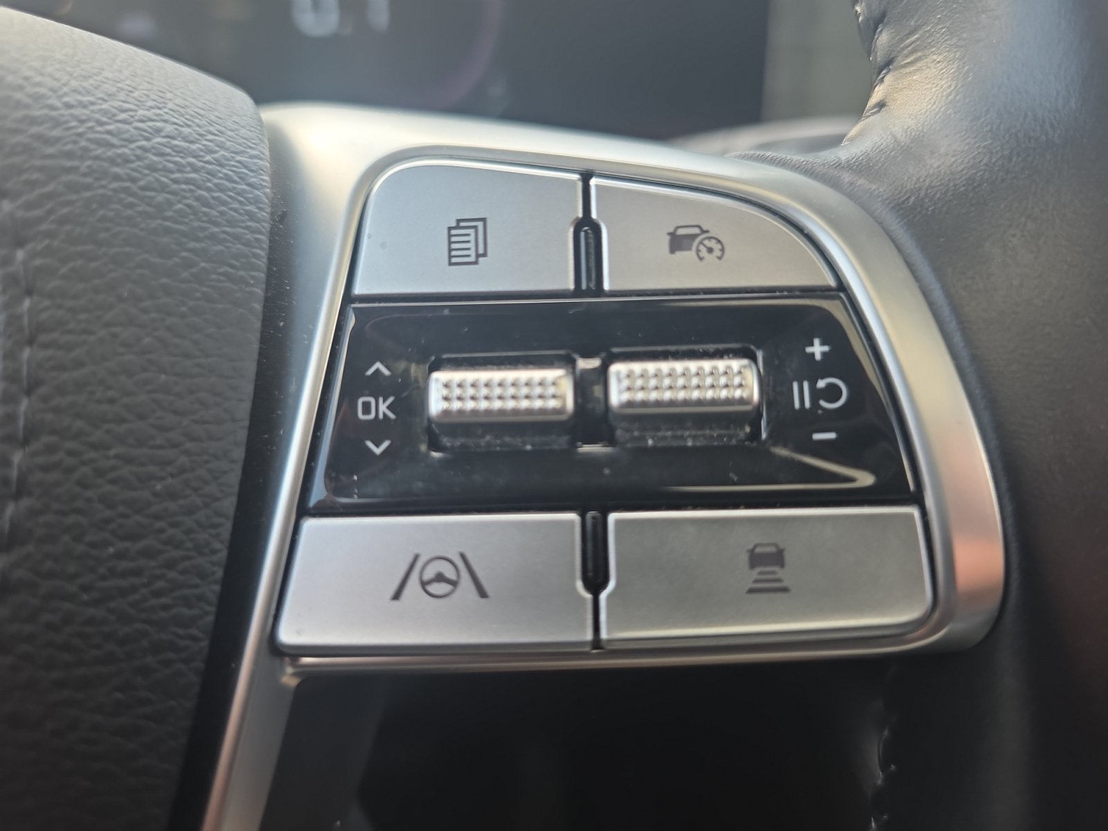 Certified 2023 Kia Telluride EX w/ EX Captain's Chair Package FWD image 24