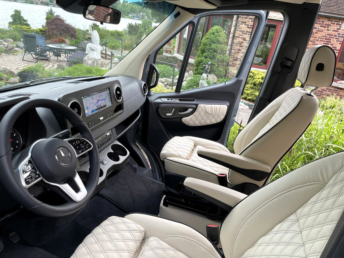 Used 2021 Mercedes-Benz Sprinter 3500 image 2