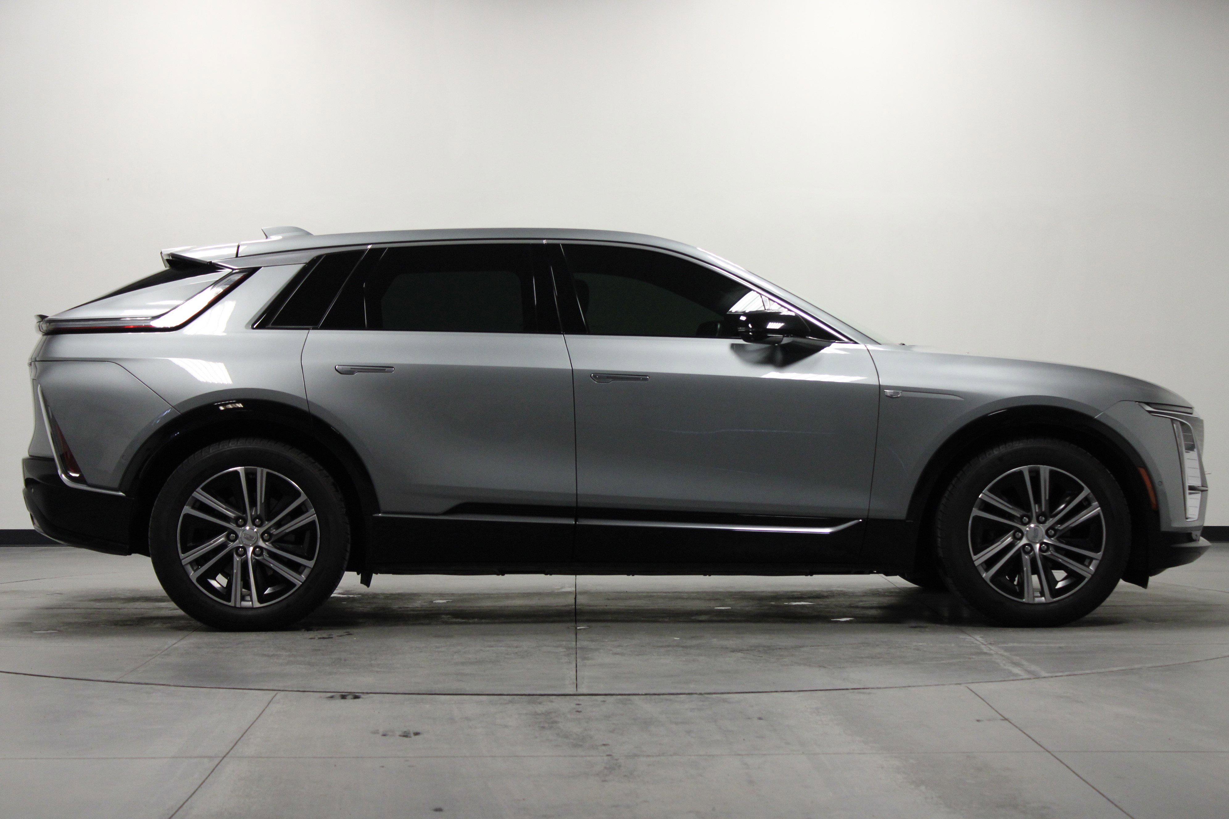 Used 2024 Cadillac Lyriq Luxury image 3