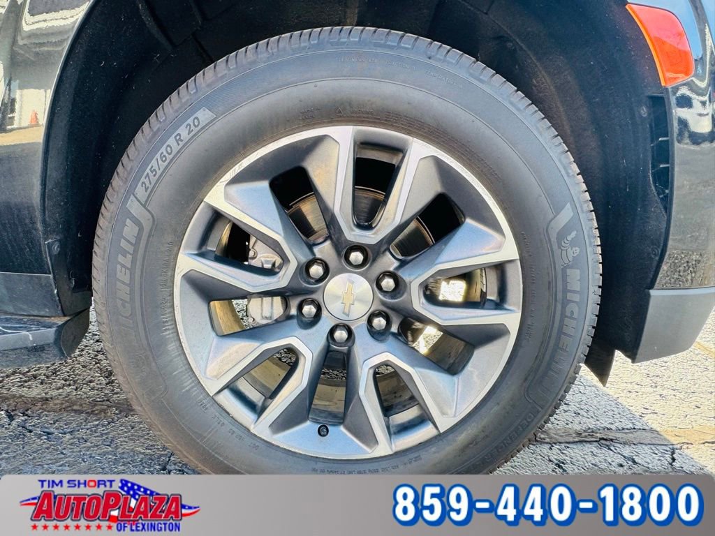 Used 2022 Chevrolet Suburban LT w/ Luxury Package image 21