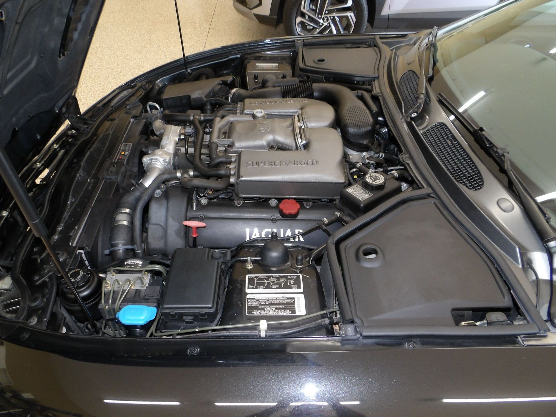 Used 2001 Jaguar XK8 Convertible RWD image 9