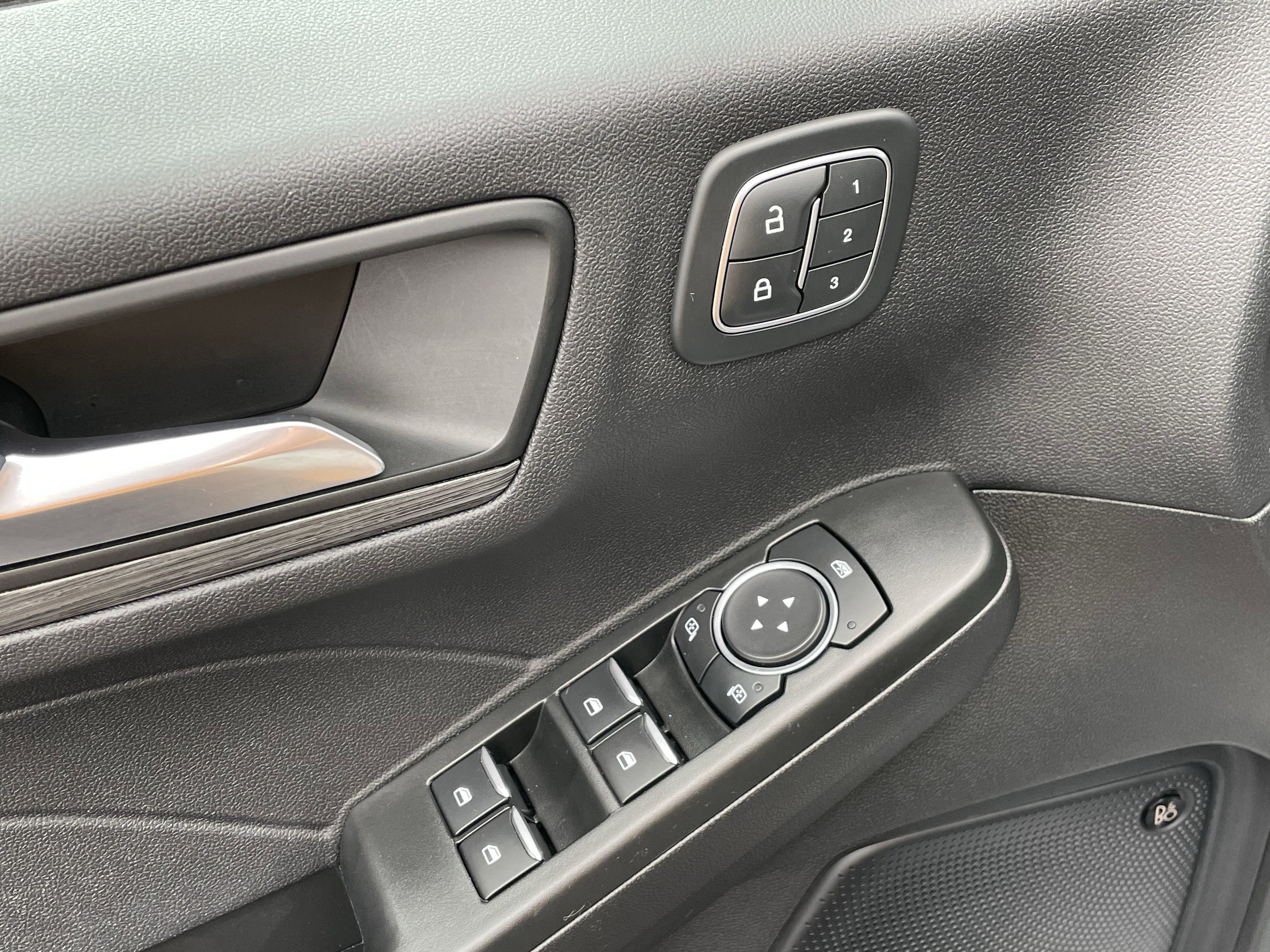 Used 2023 Ford Escape SE w/ PHEV Premium Package image 13