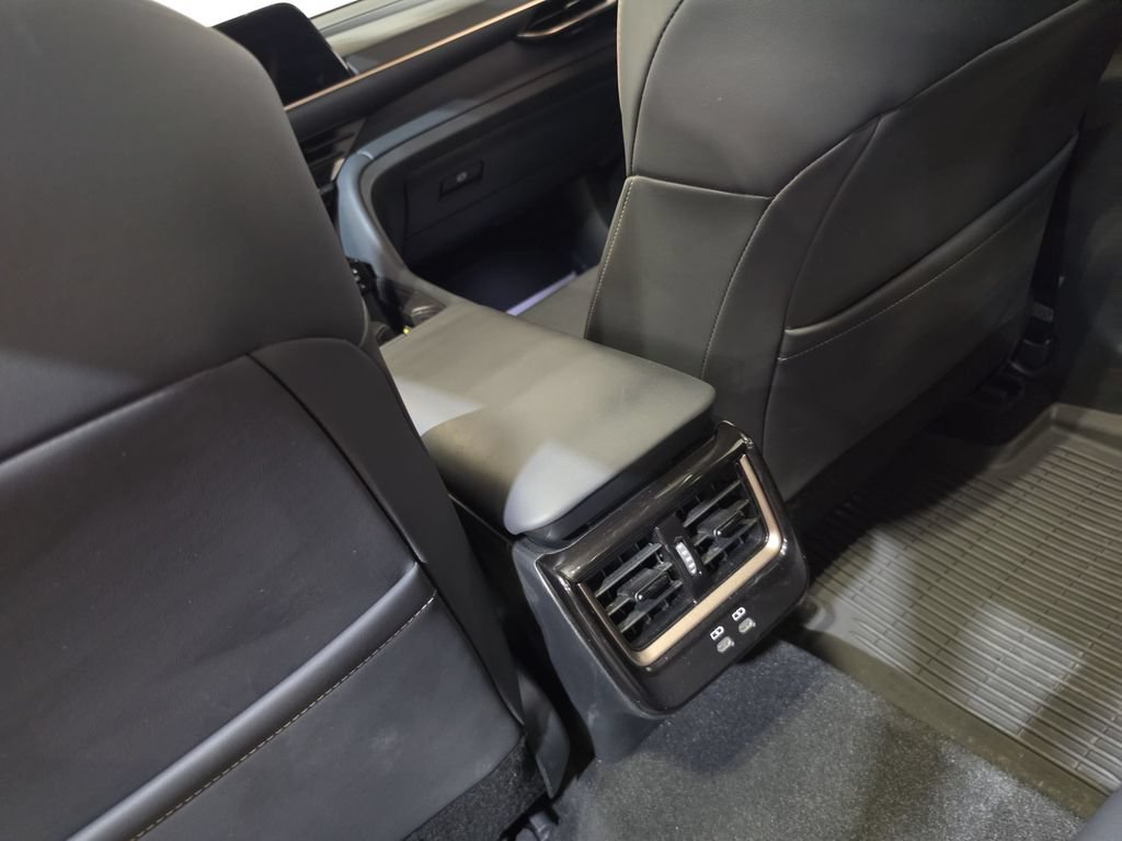 Used 2024 Toyota Crown AWD/4WD image 23