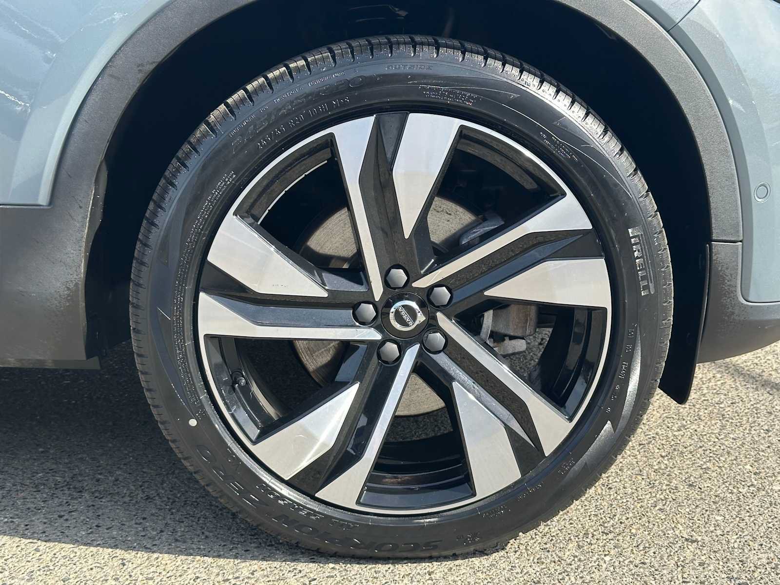 Certified 2023 Volvo XC40 B5 Plus w/ Driver Assist Package AWD/4WD image 10