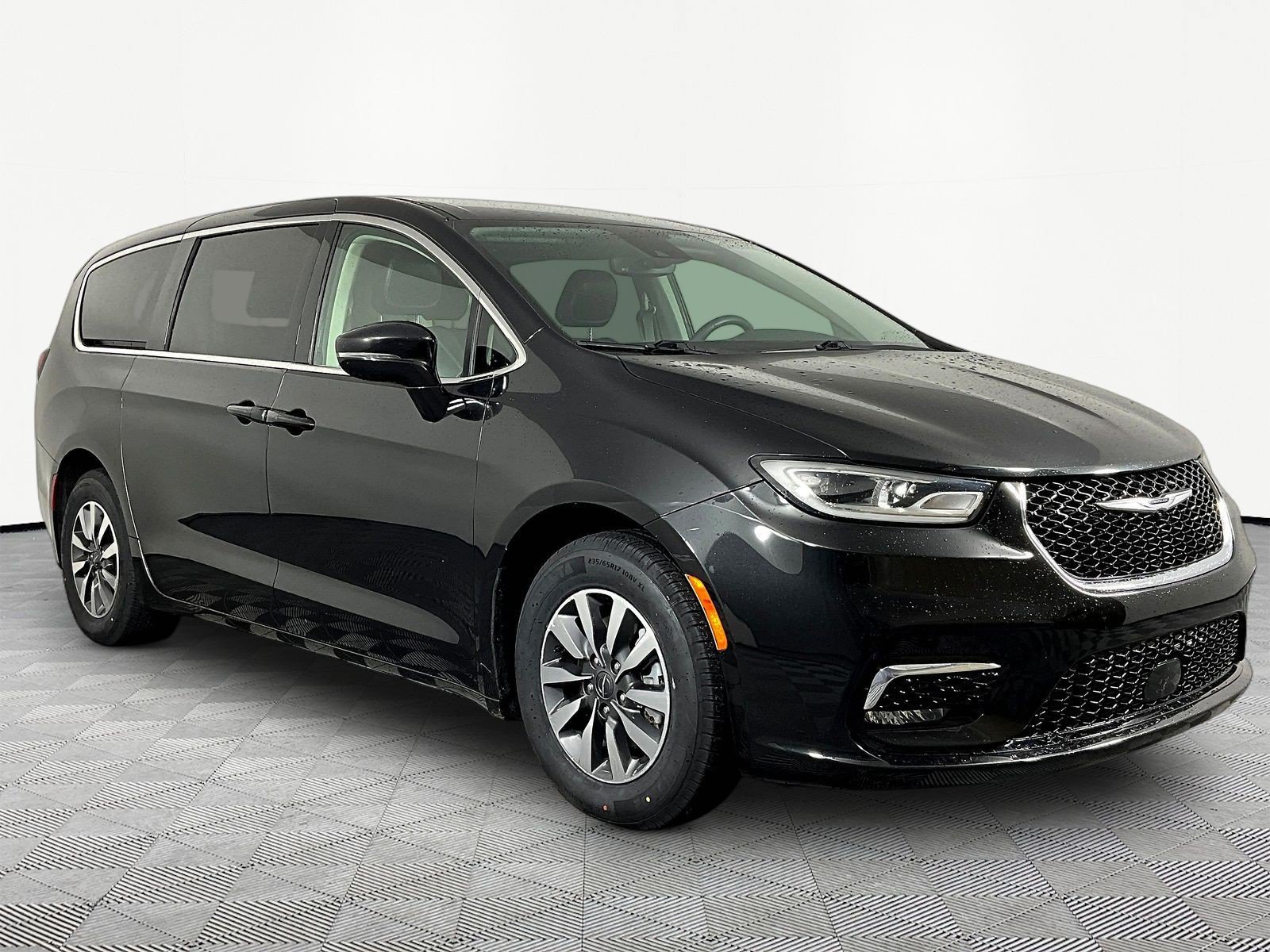 Used 2022 Chrysler Pacifica Touring-L FWD image 3
