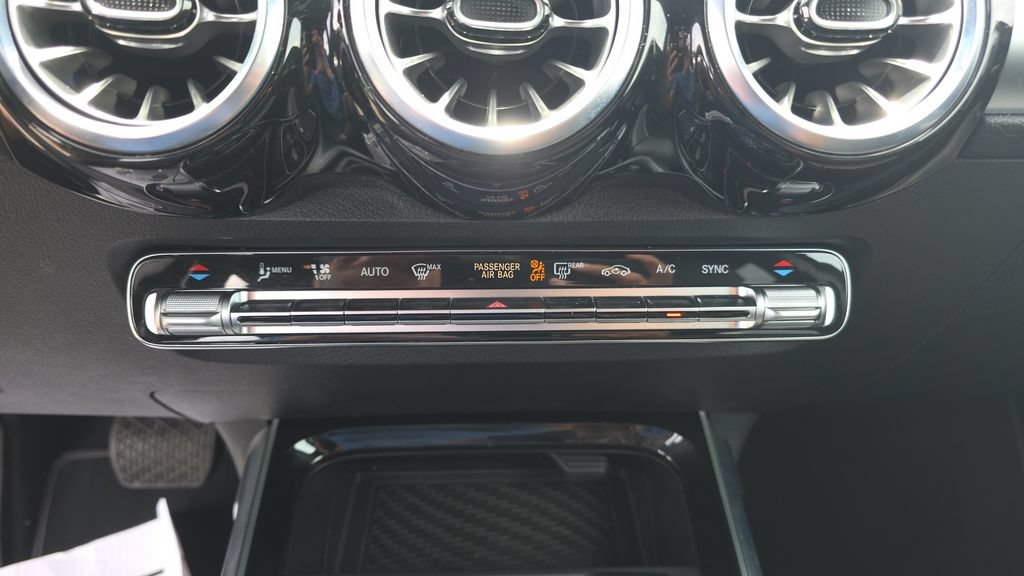 Certified 2025 Mercedes-Benz GLB 250 image 21