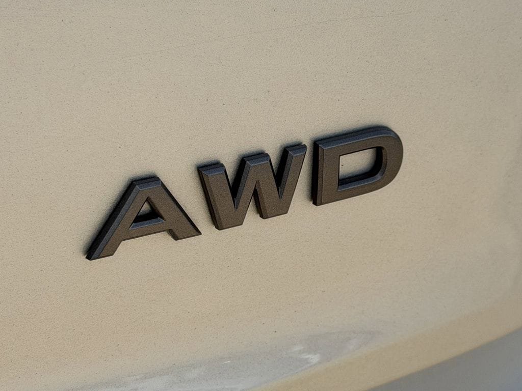 Used 2025 Nissan Rogue SV AWD/4WD image 11