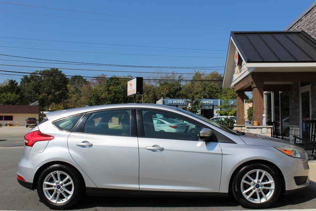Used 2016 Ford Focus SE image 4
