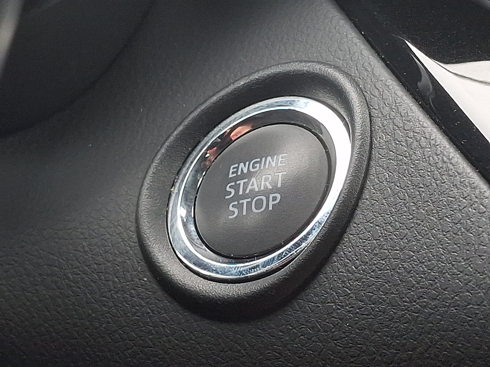 Used 2019 Toyota C-HR XLE FWD image 25