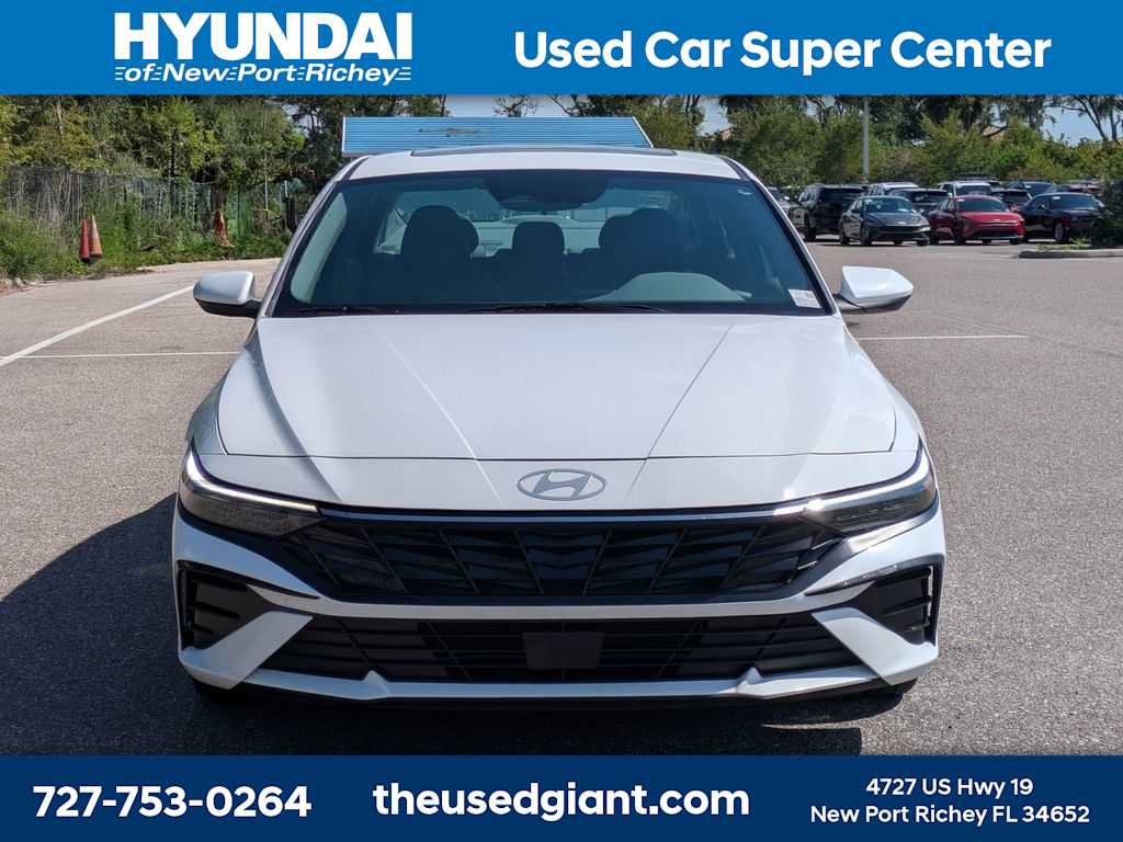 Certified 2025 Hyundai Elantra SEL FWD image 8