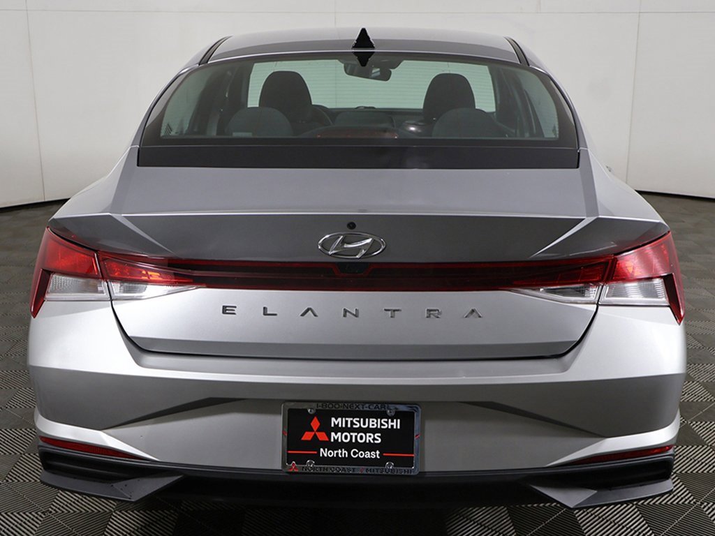 Used 2023 Hyundai Elantra SEL image 11