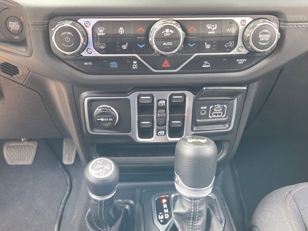 Used 2025 Jeep Wrangler Unlimited Sahara image 19