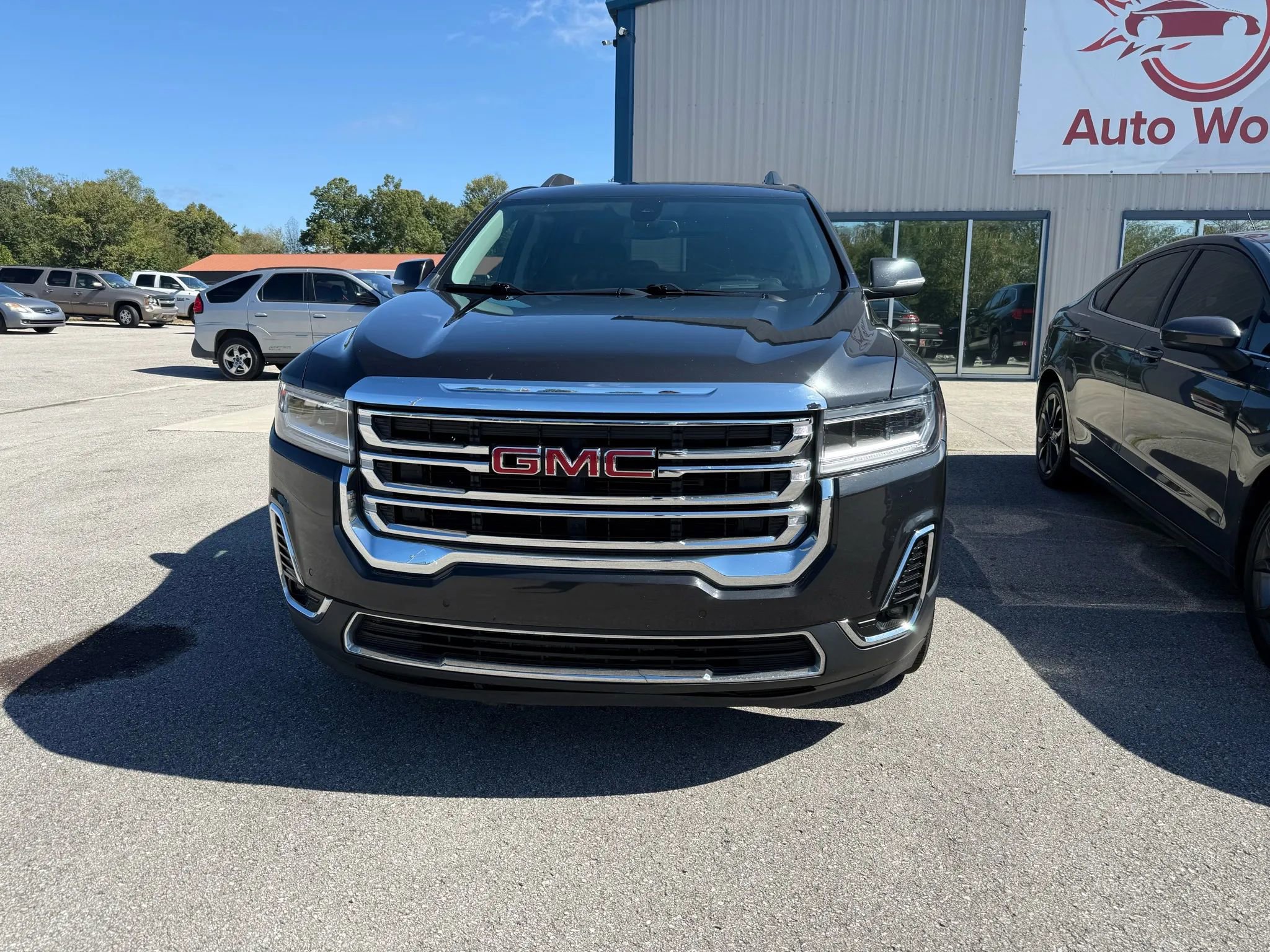 Used 2020 GMC Acadia SLT w/ Driver Alert Package II image 5