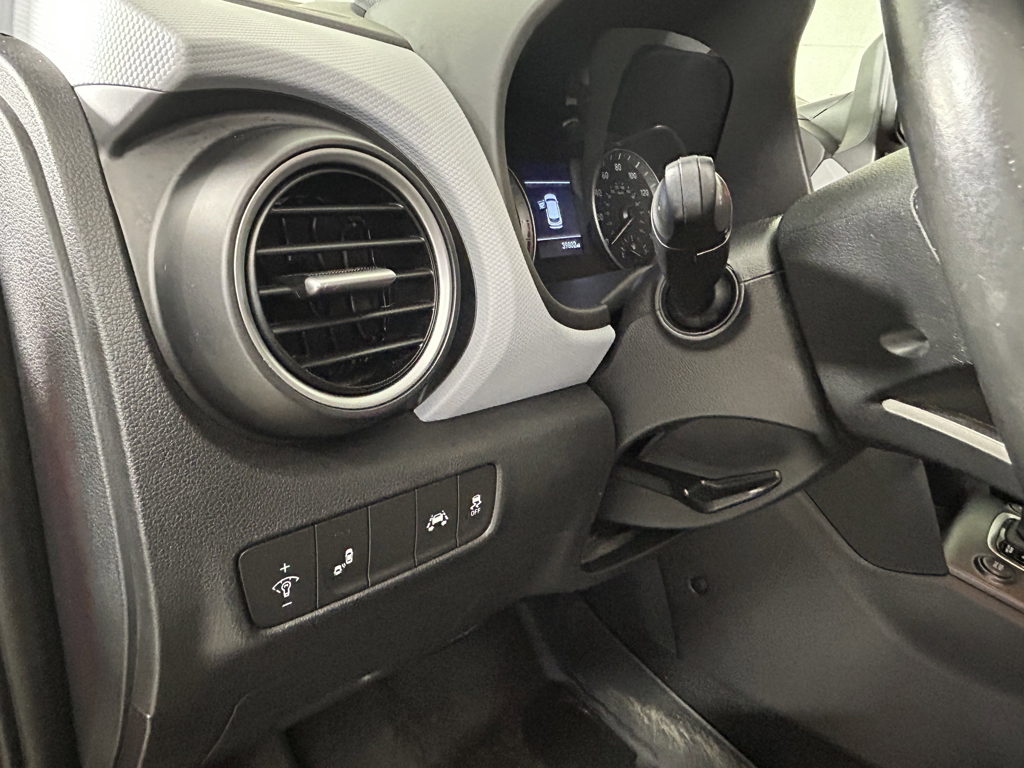 Used 2020 Hyundai Kona SEL w/ Cargo Package image 21