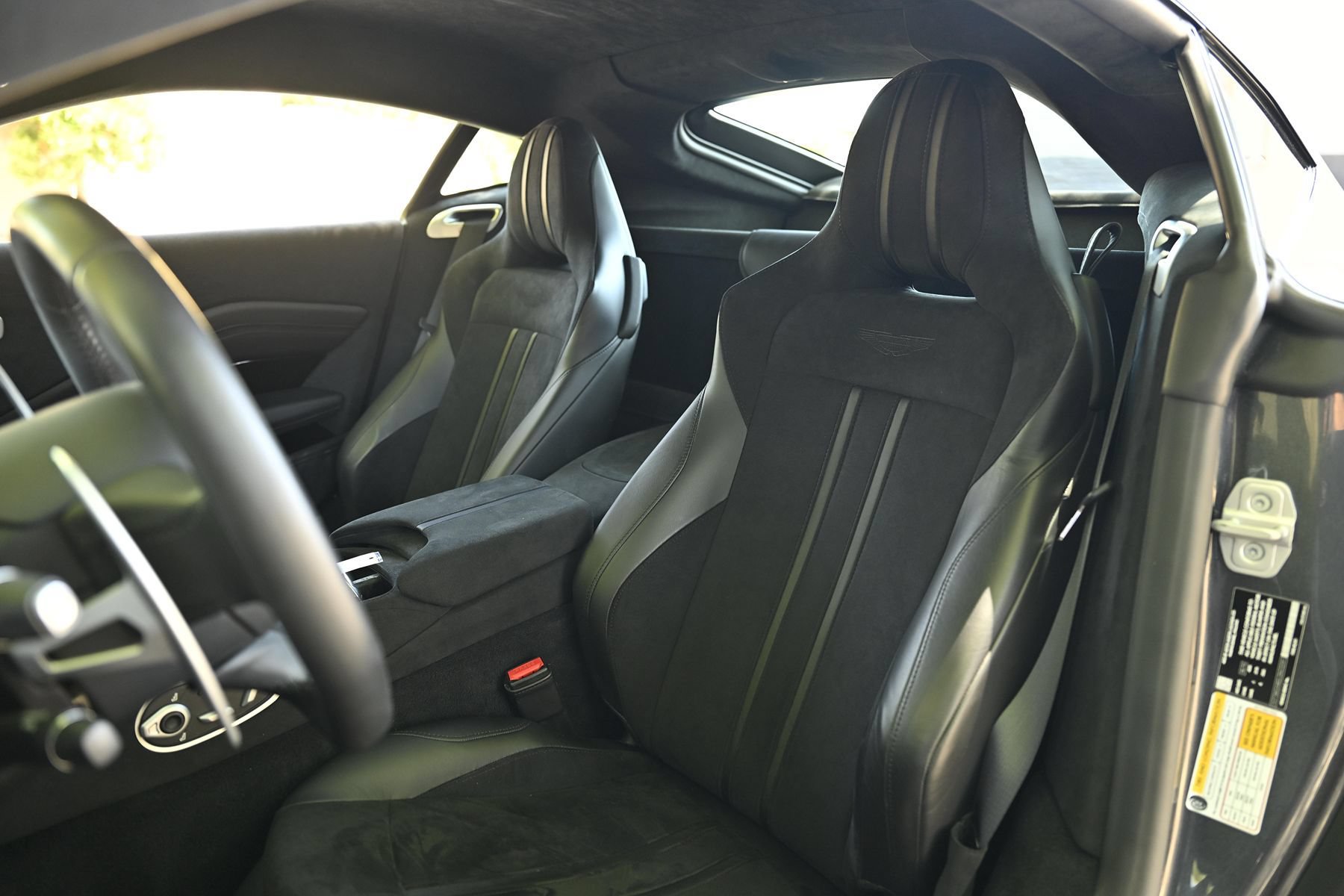 Used 2020 Aston Martin V8 Vantage Coupe RWD image 16