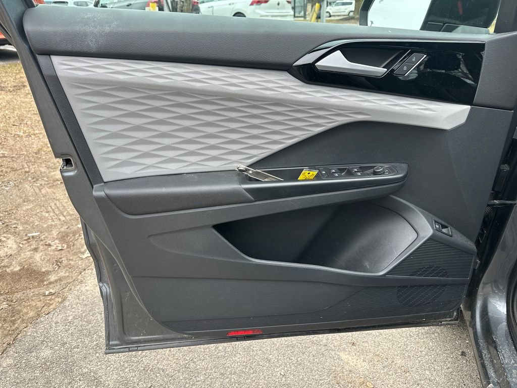 Certified 2023 Volkswagen Taos S image 5