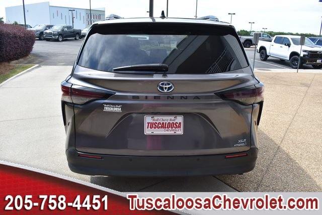 Used 2023 Toyota Sienna XLE FWD image 8