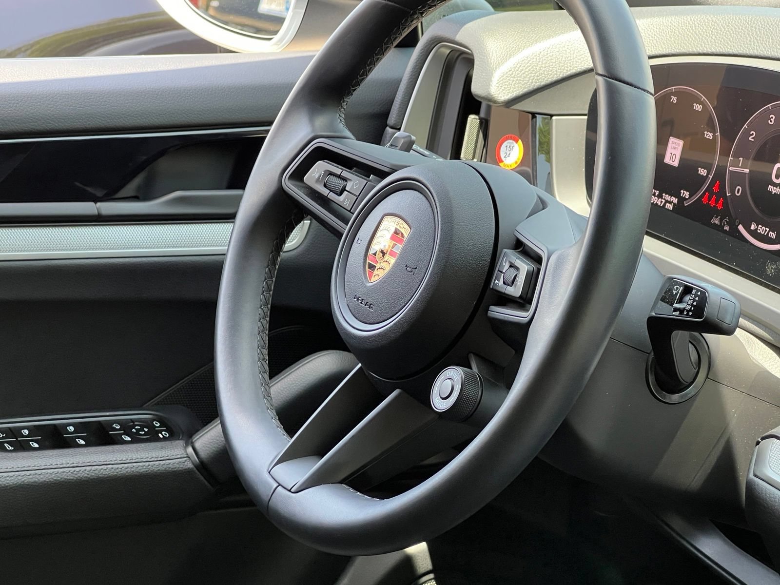 Certified 2024 Porsche Cayenne Coupe AWD/4WD image 39