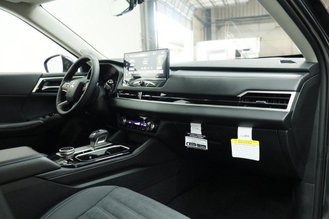 New 2026 Mitsubishi Outlander SE FWD image 16