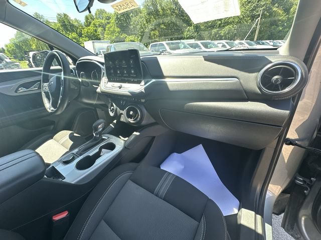 Used 2025 Chevrolet Blazer LT AWD/4WD image 32