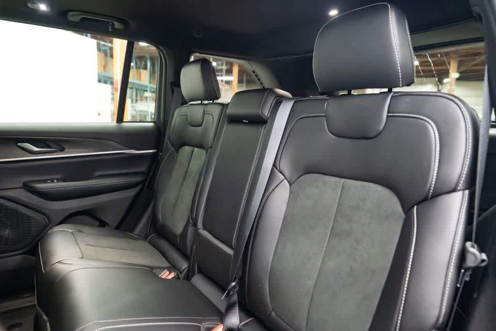 New 2026 Jeep Grand Cherokee Altitude AWD/4WD image 27