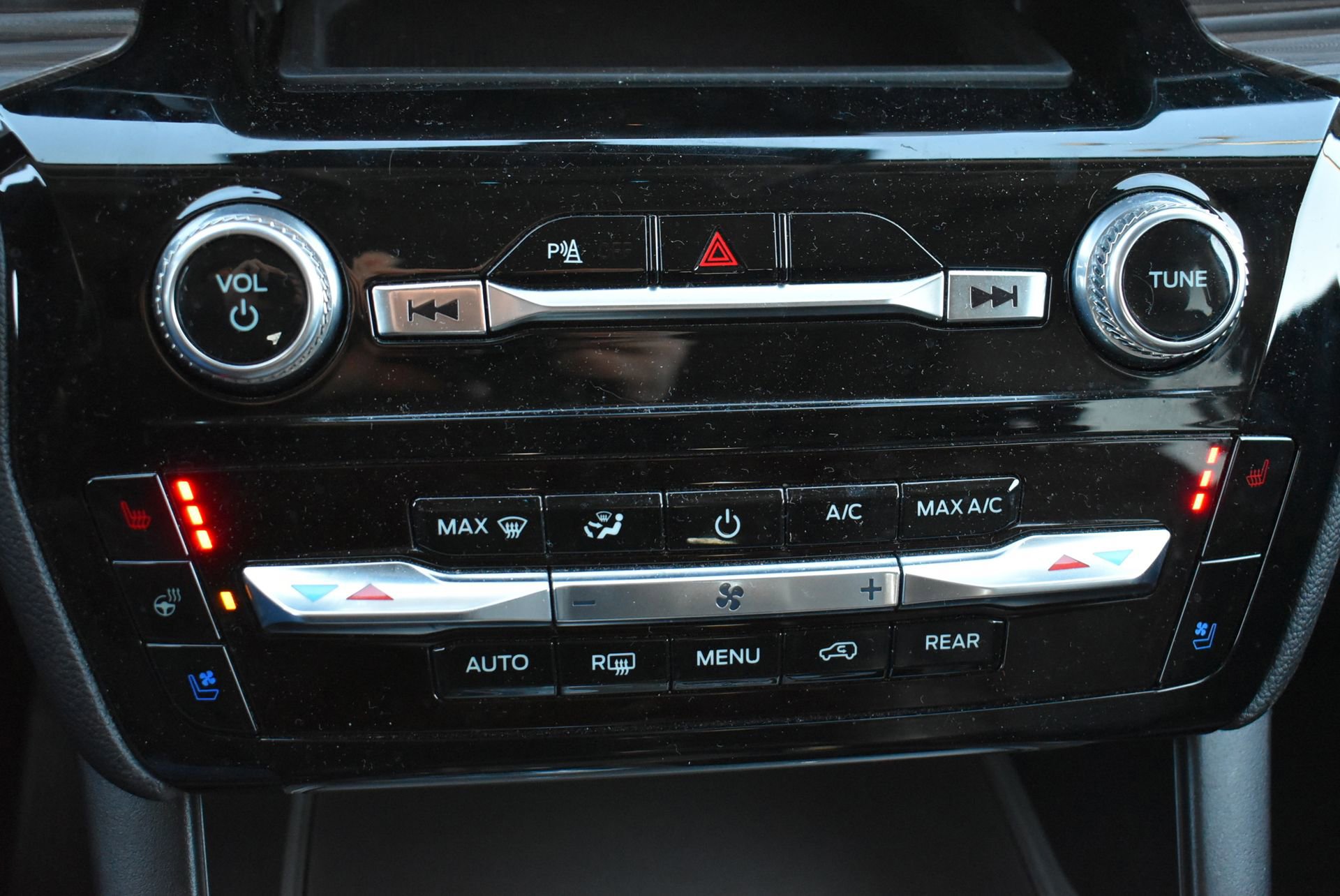 Used 2024 Ford Explorer Limited image 32