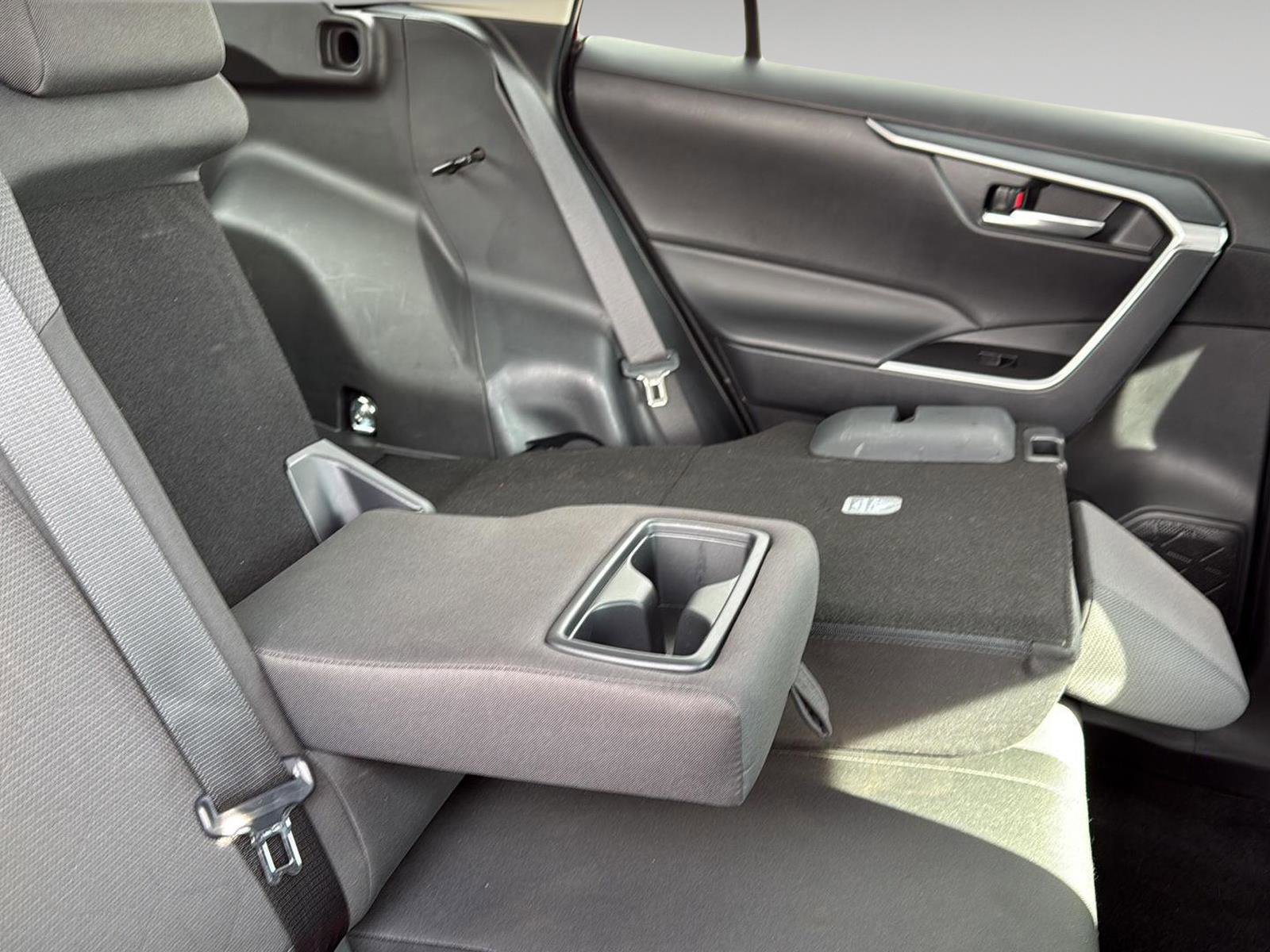 Used 2025 Toyota RAV4 XLE image 12