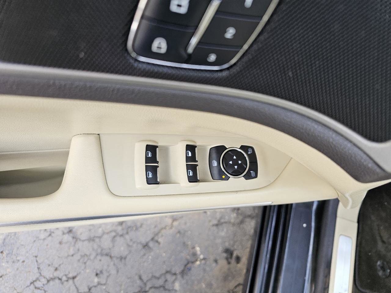 Used 2014 Lincoln MKZ image 5
