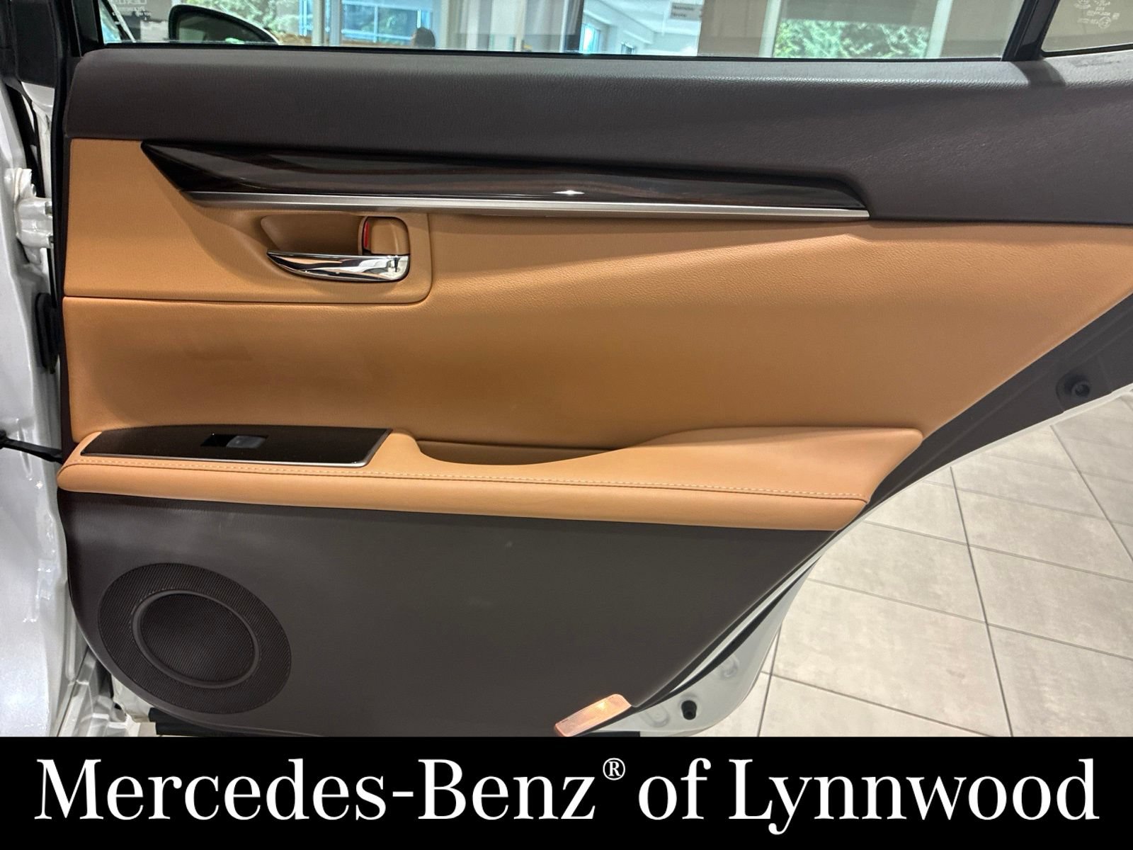 Used 2017 Lexus ES 350 w/ Premium Package FWD image 29
