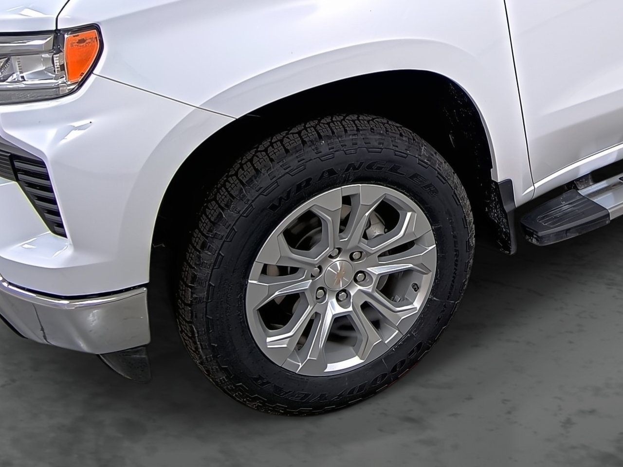 Used 2025 Chevrolet Silverado 1500 LTZ w/ LTZ Premium Package AWD/4WD image 7