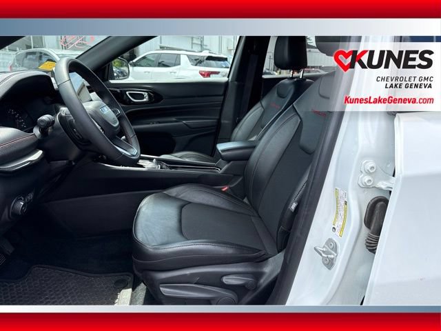 Used 2025 Jeep Compass Trailhawk AWD/4WD image 13