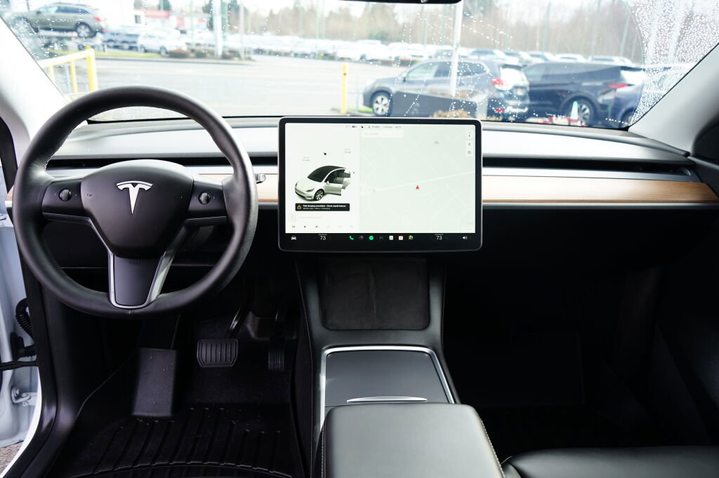 Used 2021 Tesla Model Y Long Range image 14