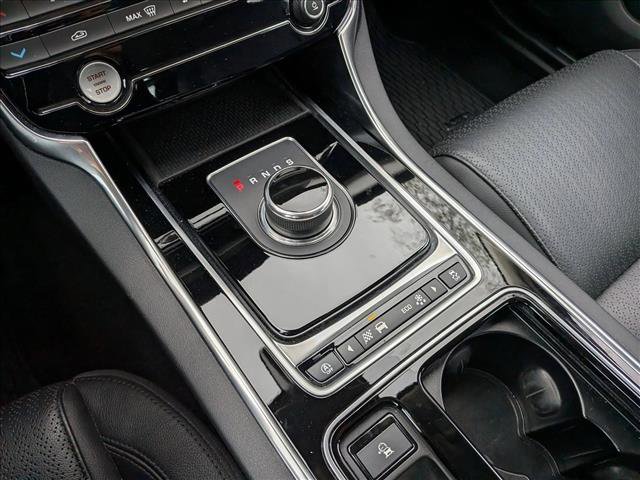 Used 2019 Jaguar XF Prestige image 15