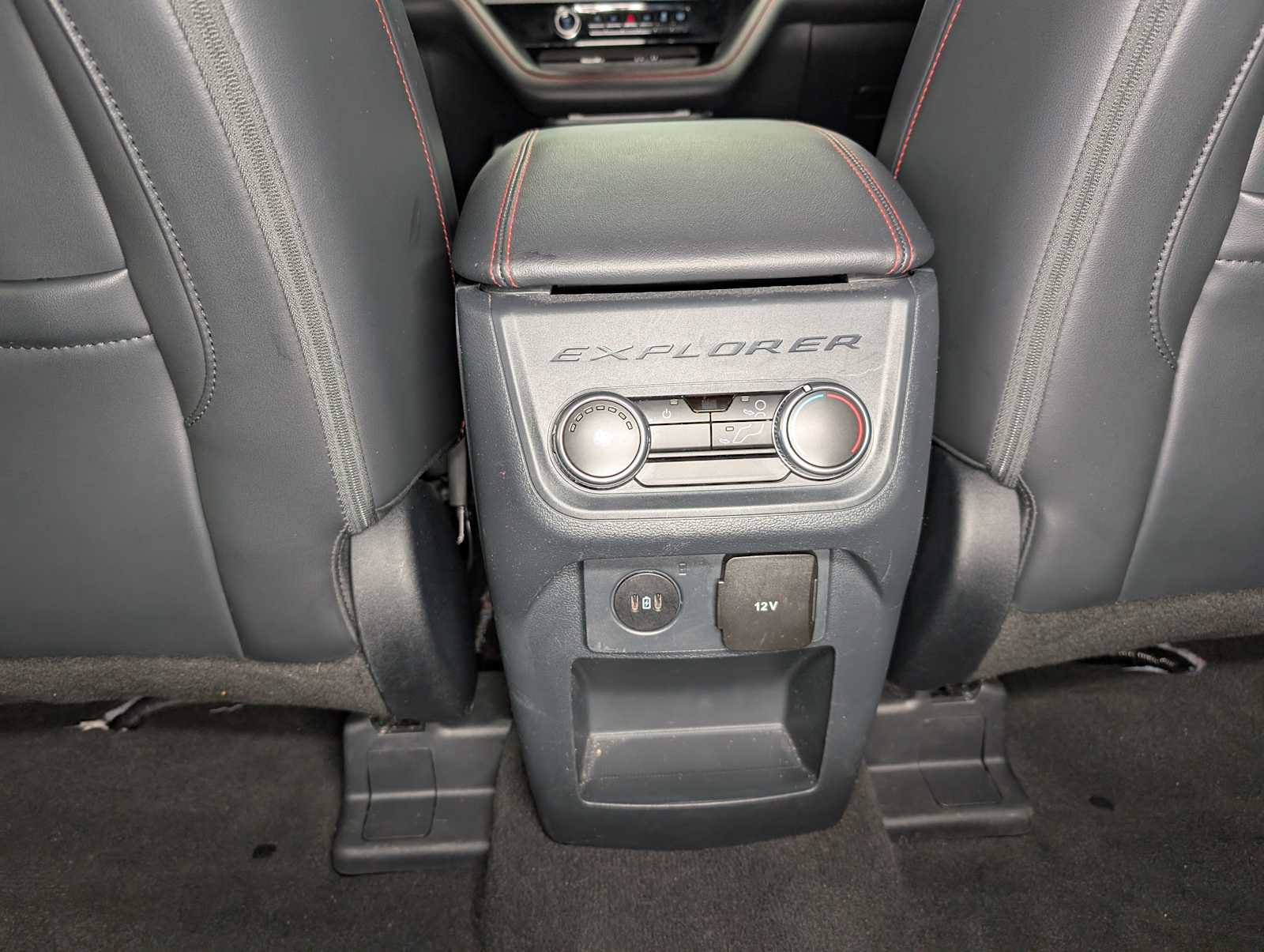 Used 2025 Ford Explorer ST-Line w/ ST-Line Street Pack AWD/4WD image 21
