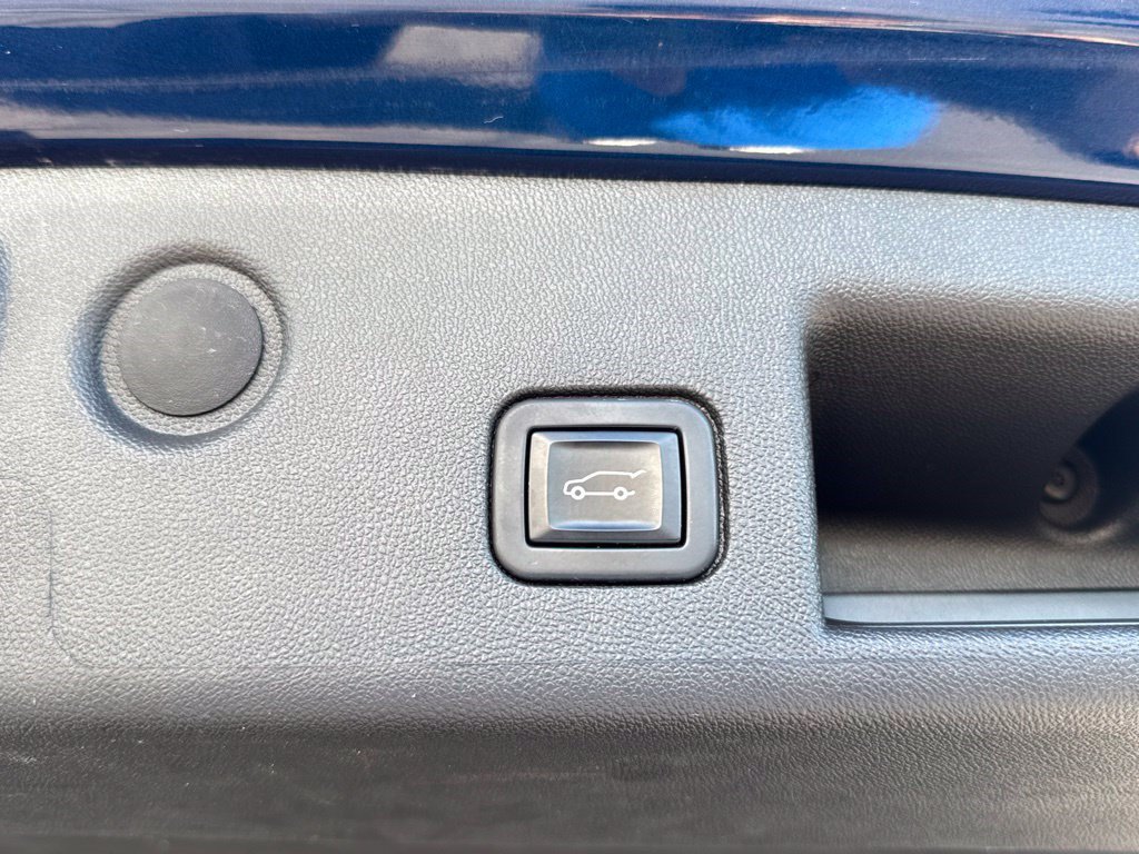Used 2022 Chevrolet Equinox LT AWD/4WD image 17
